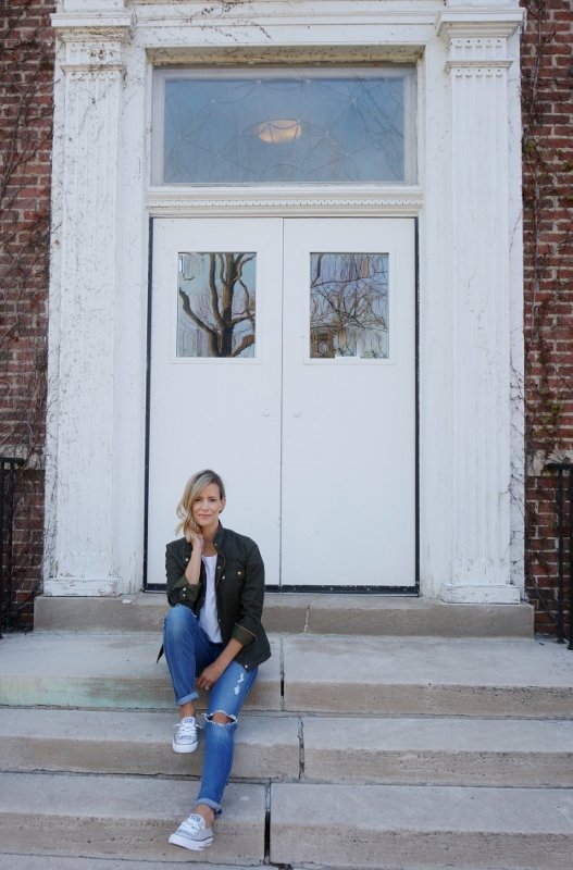 Classics: Denim, army jacket, white tee, Converse