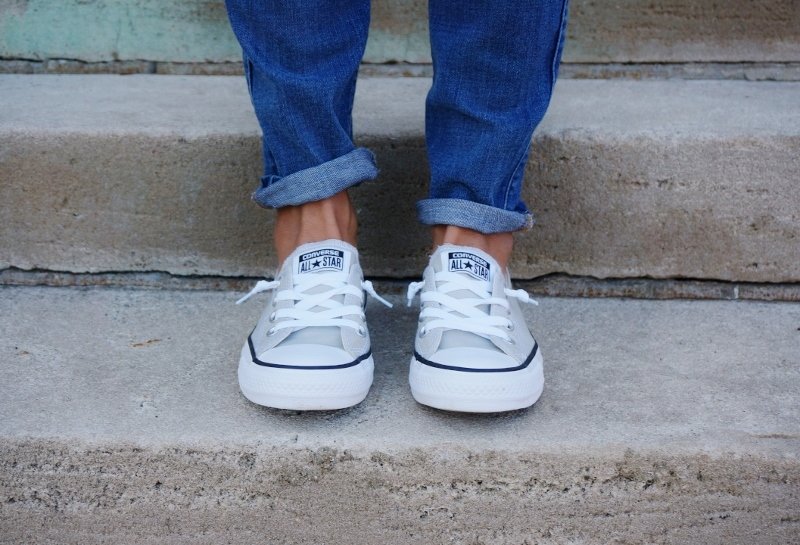 Classics: Denim, army jacket, white tee, Converse