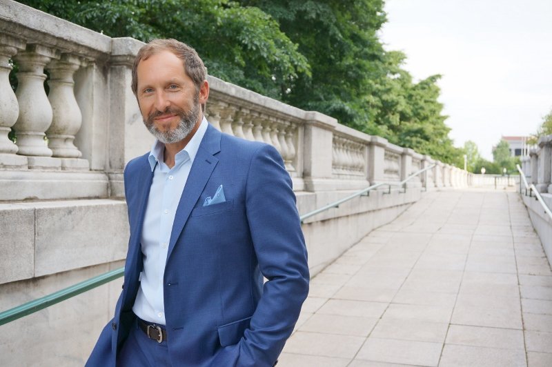 Summer wedding outfit: men's style