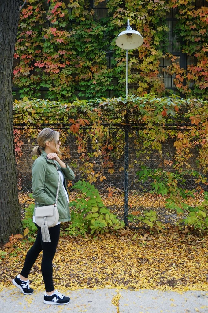 Bump style: tee, army jacket, leggings, crossbody, sneakers