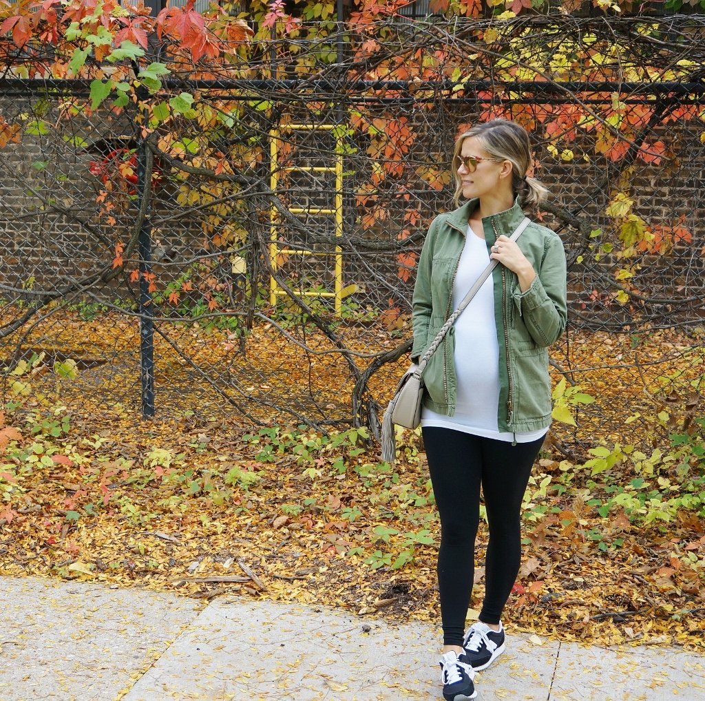 Bump style: tee, army jacket, leggings, crossbody, sneakers