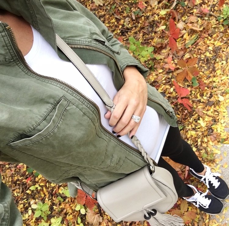 Bump style: tee, army jacket, leggings, crossbody, sneakers