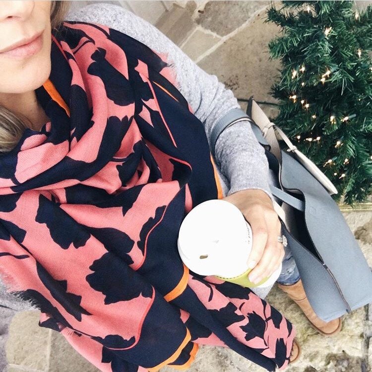 Bump style: scarf denim, tote