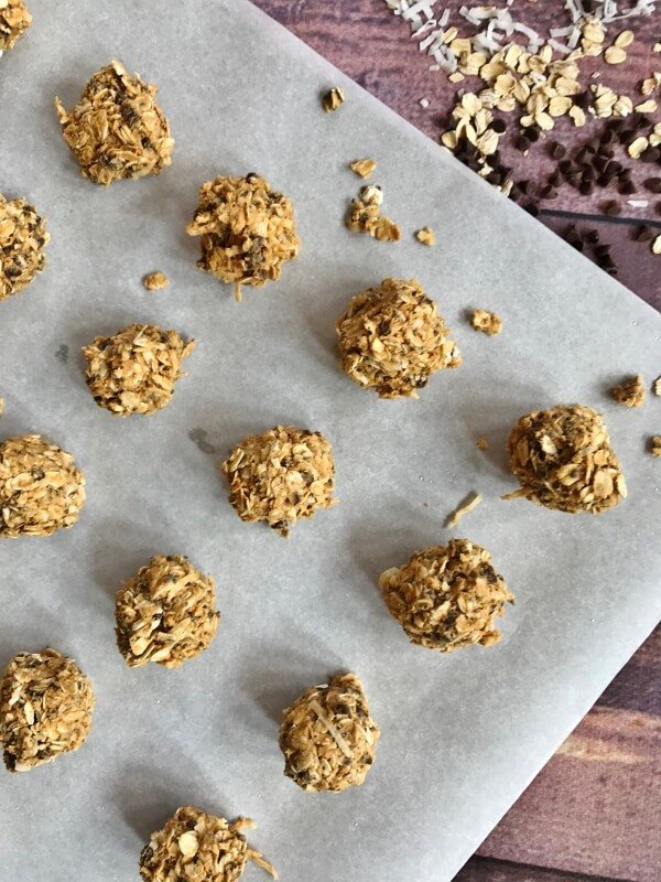 no bake chocolate chip energy balls