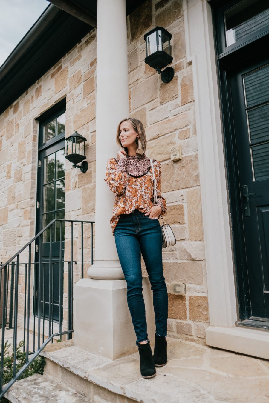 Fall date night outfits, long sleeve blouse, denim, booties, cross body