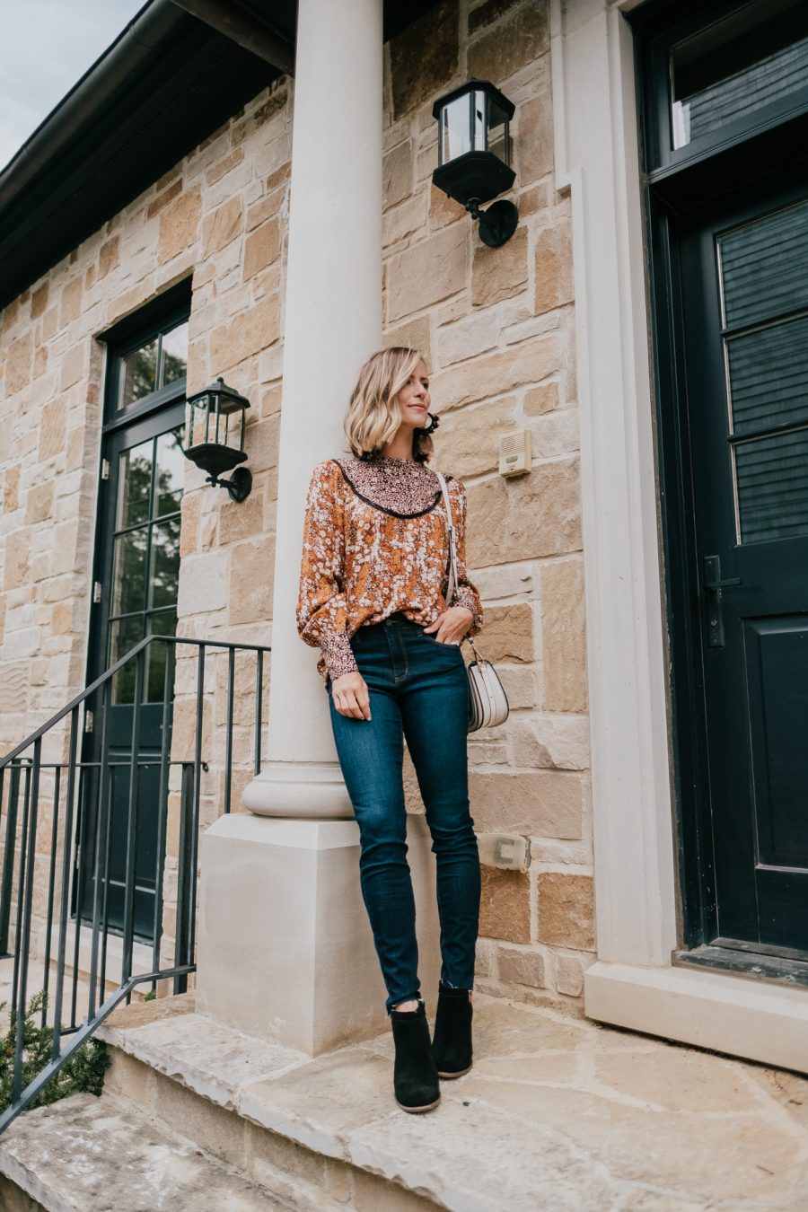 Fall date night outfits, long sleeve blouse, denim, booties, cross body