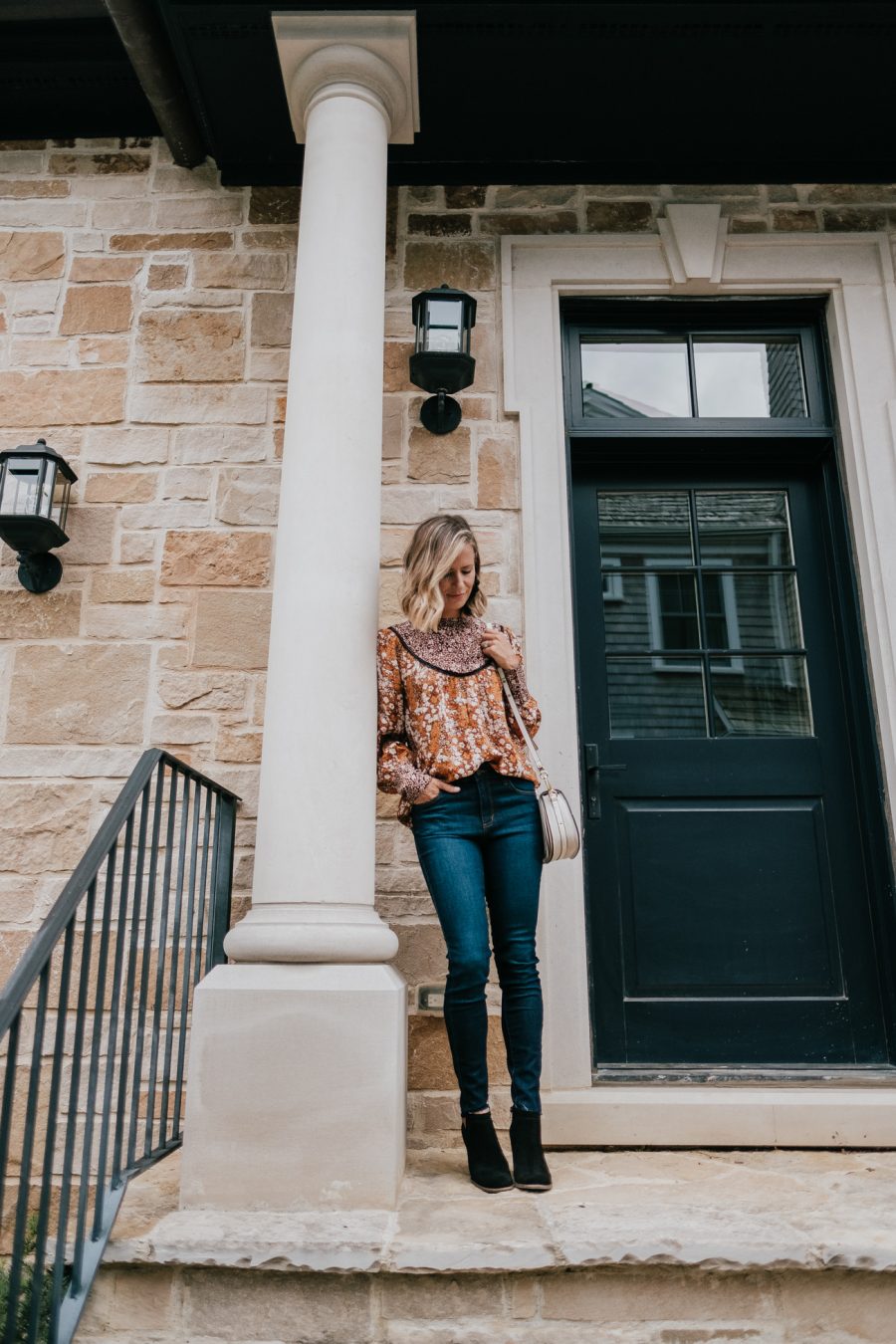 Fall date night outfits, long sleeve blouse, denim, booties, cross body