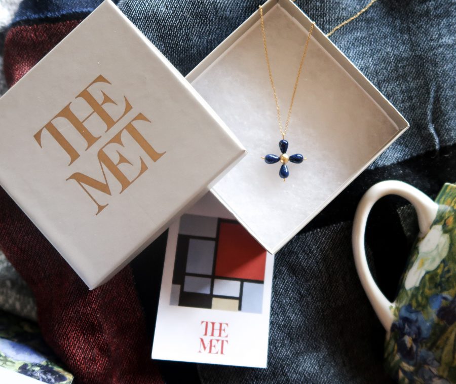 Unique gift ideas for moms, lapis pendant necklace