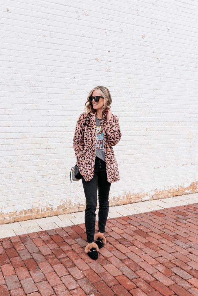 Winter outfit ideas--leopard jacket, graphic tee shirt, skinny jeans, and mules 