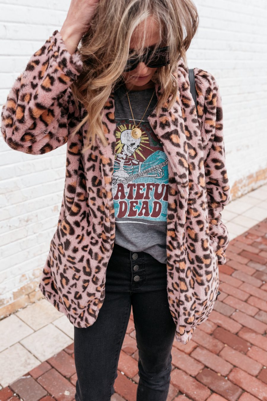 Budget style, leopard coat, black skinny jeans, band tee, mules