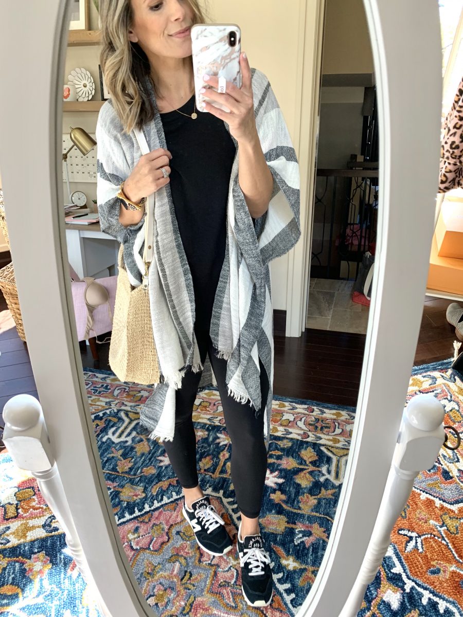 Ten cute and comfortable mom outfits for the girl on the go. These looks are perfect for chasing littles, balancing work, or running around