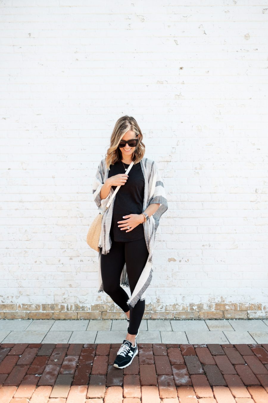 Colorblock kimonos, black tee, leggings, sneakers, and crossbody