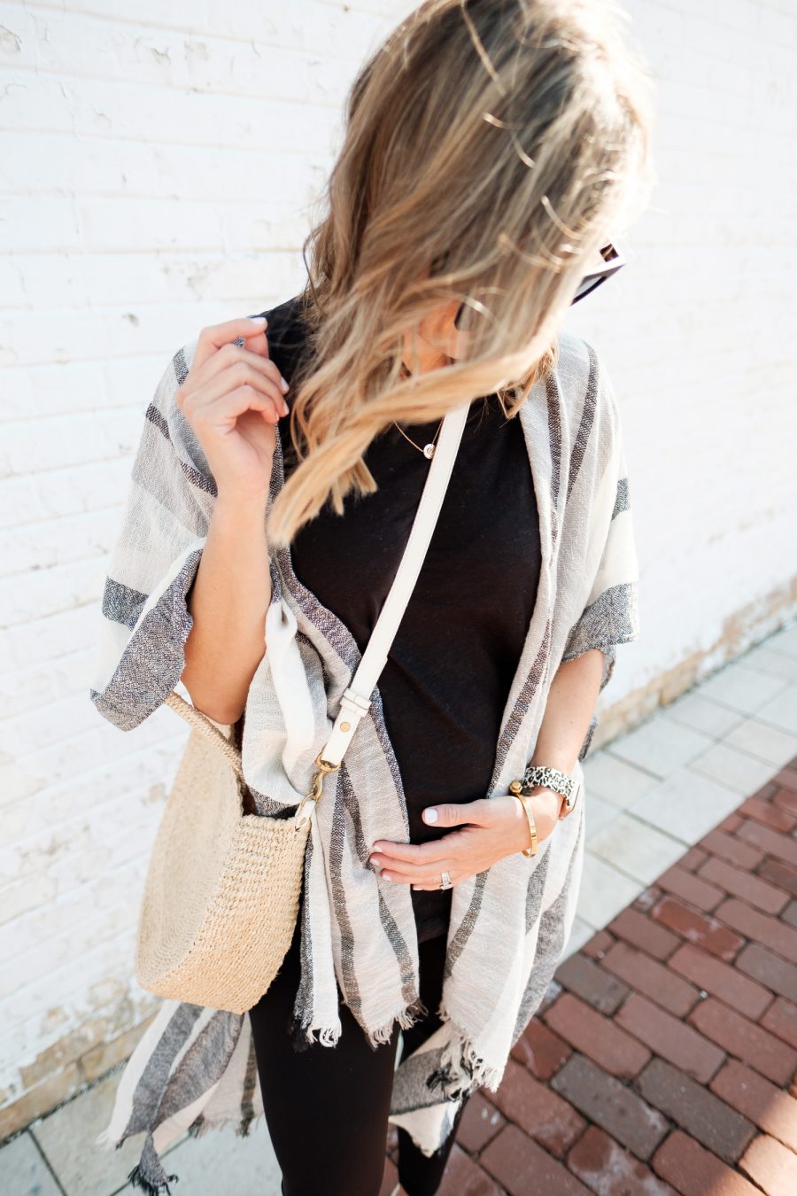 Colorblock kimono, black tee, leggings, and crossbody