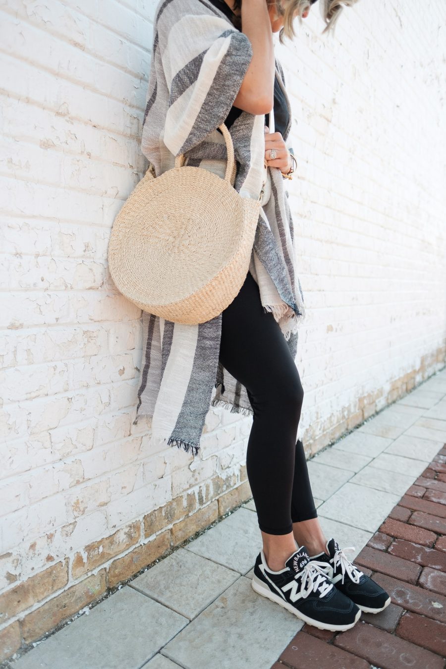 Colorblock kimonos, black tee, leggings, sneakers, and crossbody
