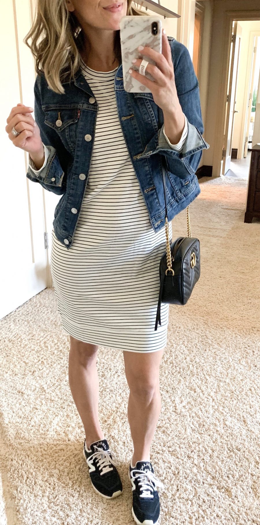 Ten cute and comfortable mom outfits for the girl on the go. These looks are perfect for chasing littles, balancing work, or running around