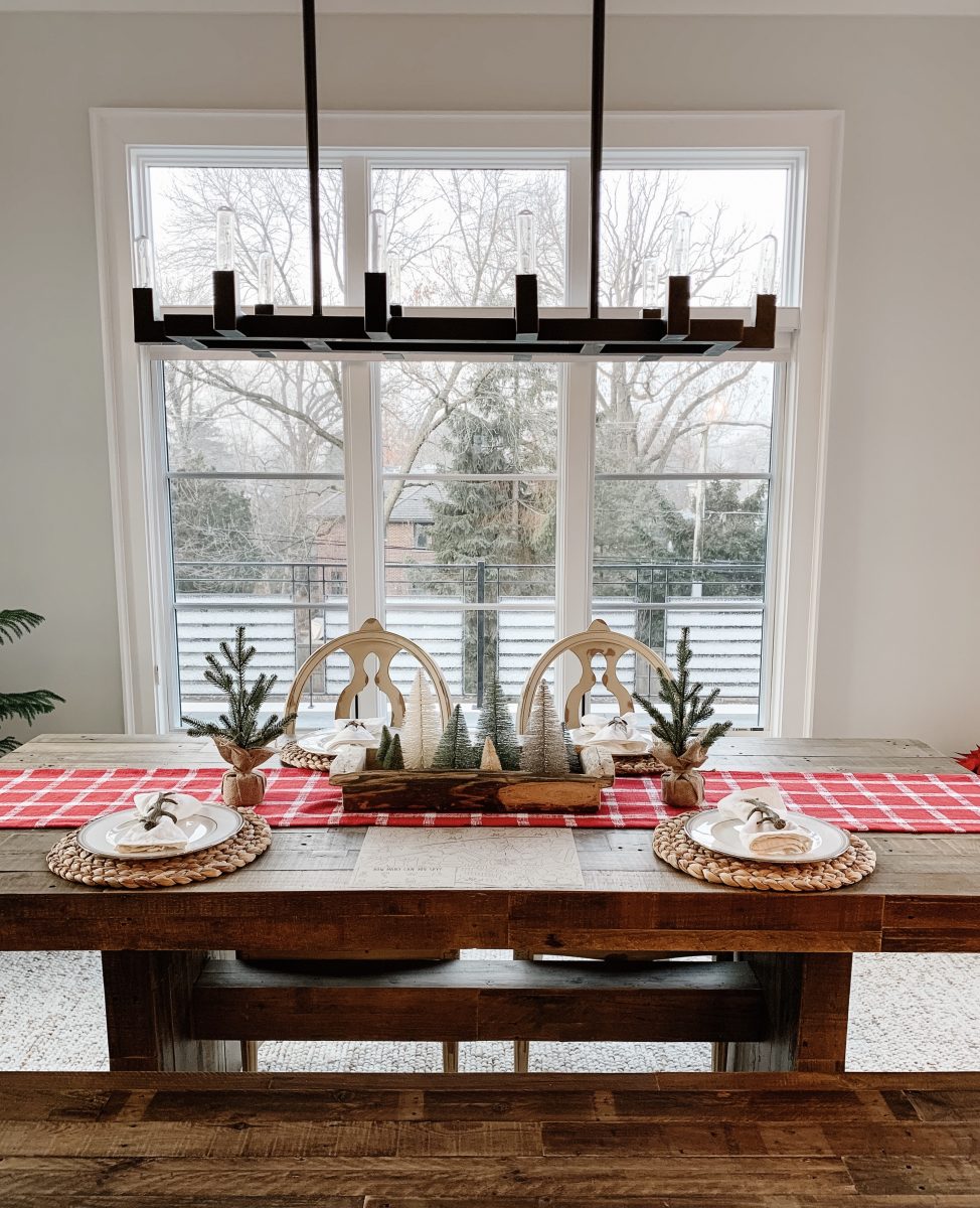 A Simple Christmas Tablescape