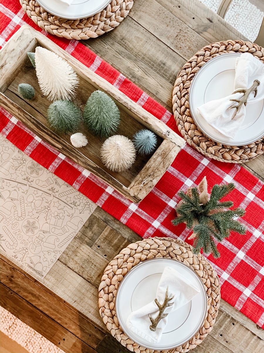 A Simple Christmas Tablescape