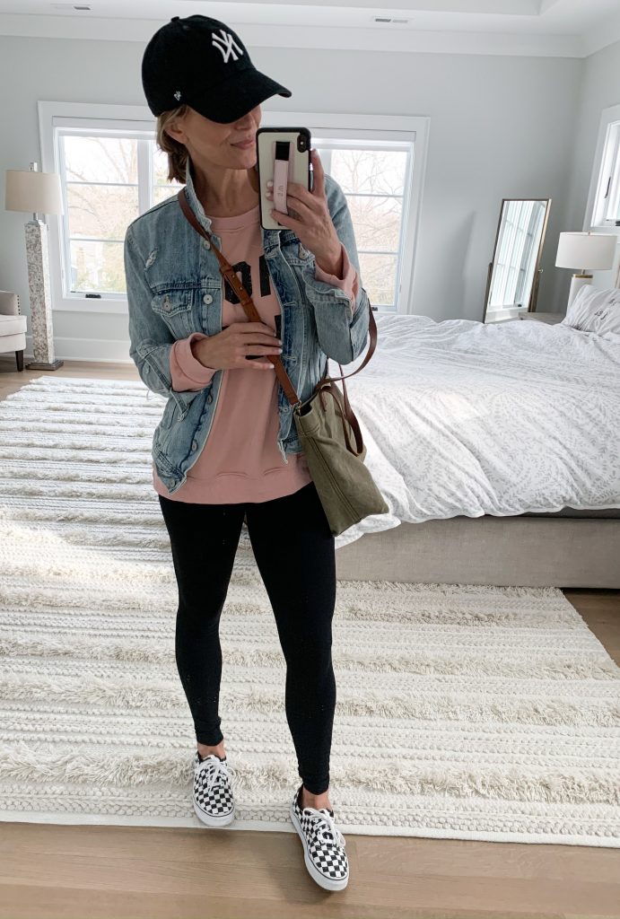 Everyone needs a classic denim jacket as a staple in their wardrobe. Today I'm bringing you 5 easy outfit ideas to style a denim jacket!