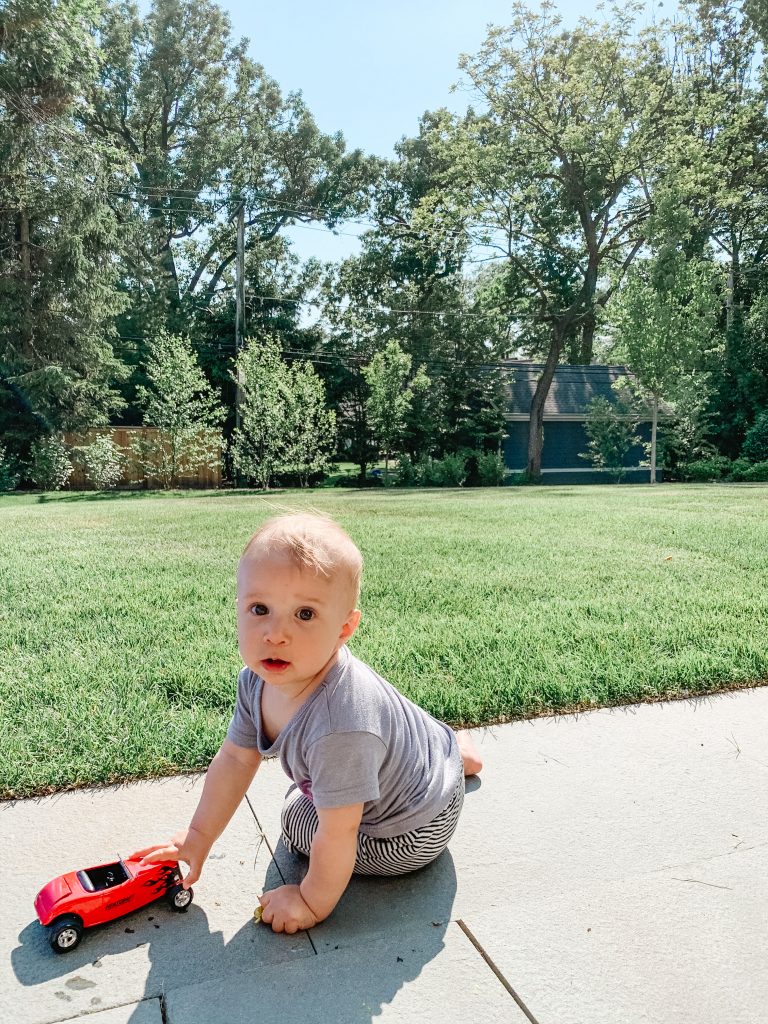 Today Baby Gray turned ten month old and I'm trying to savor all the moments from breastfeeding to his sleep schedule and routine.