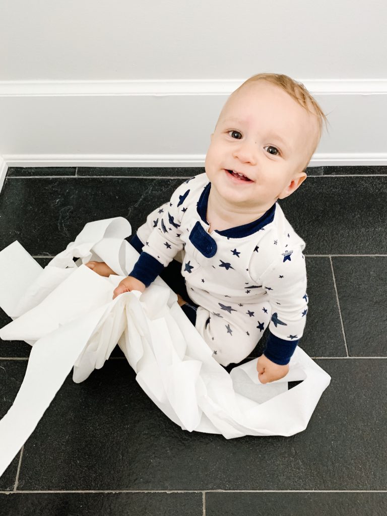 Today Baby Gray turned ten month old and I'm trying to savor all the moments from breastfeeding to his sleep schedule and routine.