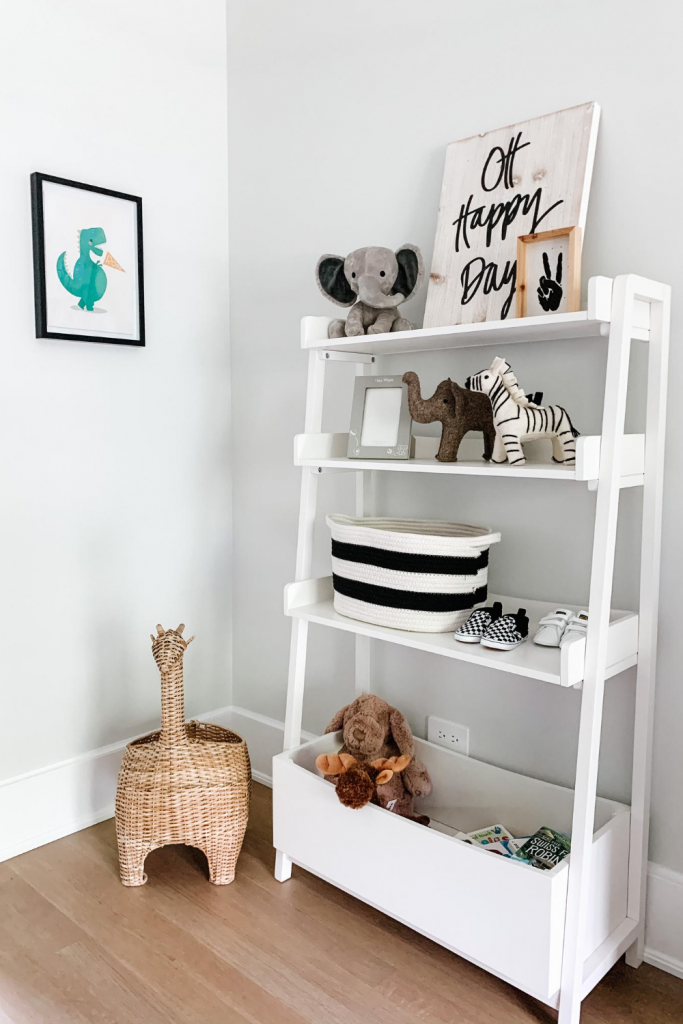 Today I'm sharing an update on Baby Gray's nursery. I've chosen vey neutral colors with pops of print and animal accents. 