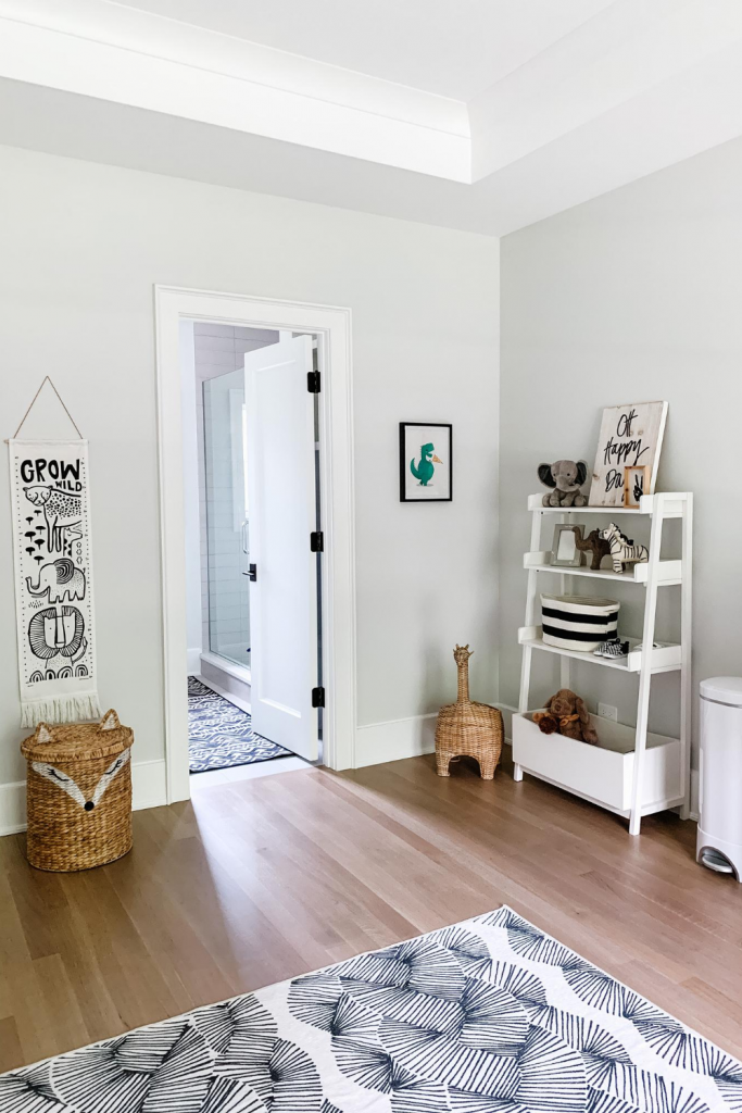 Today I'm sharing an update on Baby Gray's nursery. I've chosen vey neutral colors with pops of print and animal accents. 