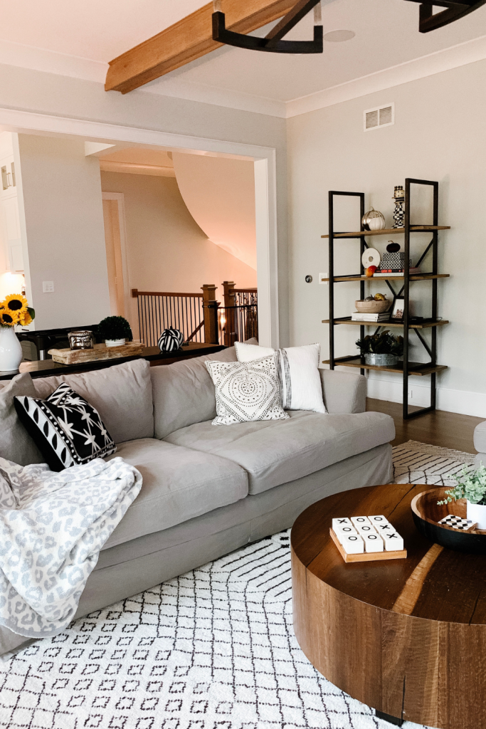 Today's My Kind of Sweet Home series post is dedicated to the family room, featuring comfortable seating and natural light. 