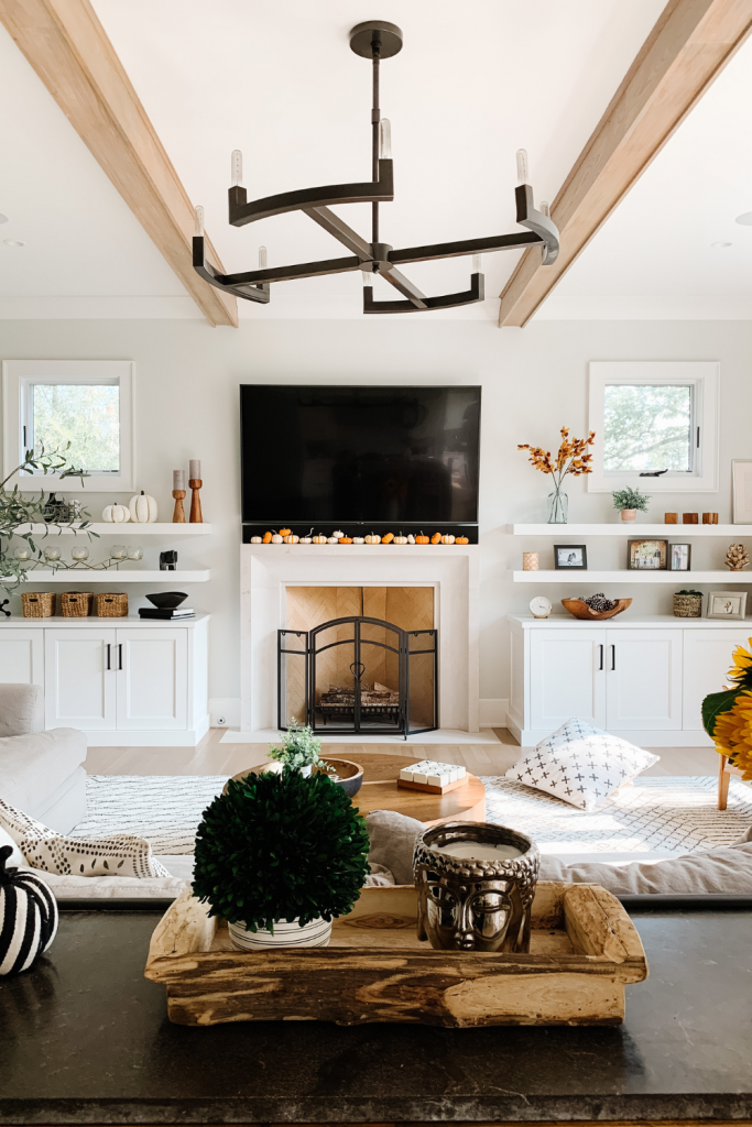Today's My Kind of Sweet Home series post is dedicated to the family room, featuring comfortable seating and natural light. 