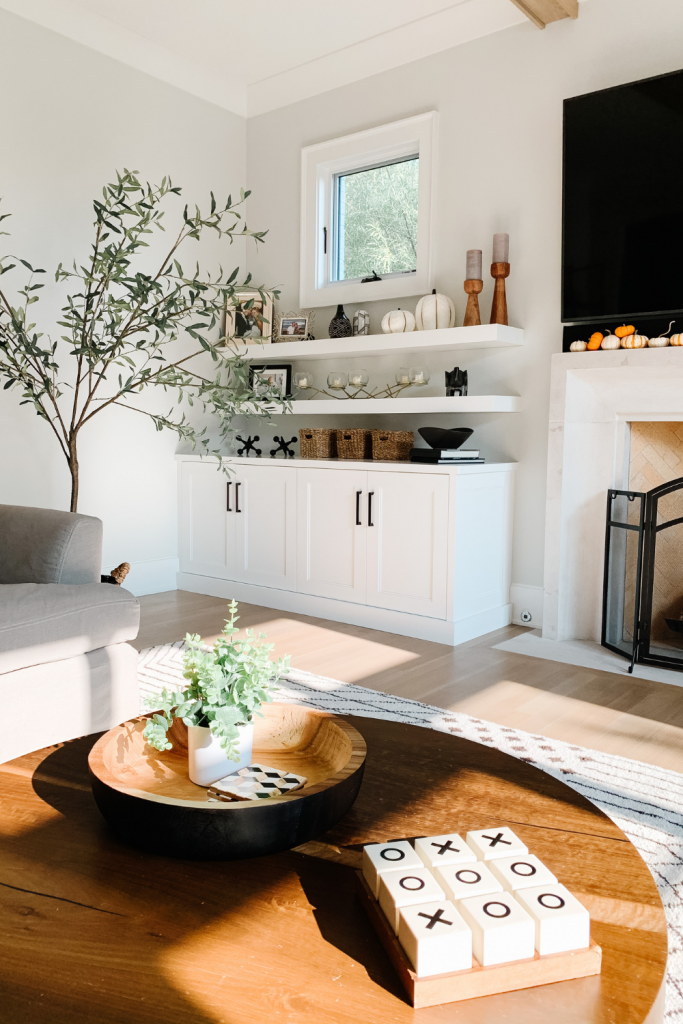 Today's My Kind of Sweet Home series post is dedicated to the family room, featuring comfortable seating and natural light. 