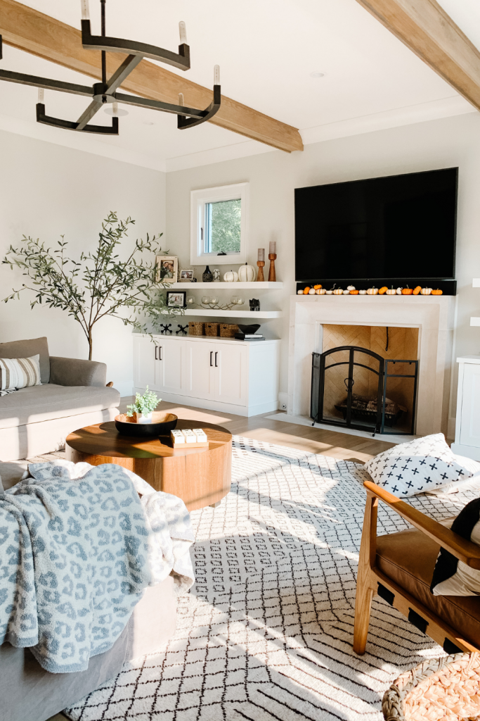 Today's My Kind of Sweet Home series post is dedicated to the family room, featuring comfortable seating and natural light. 