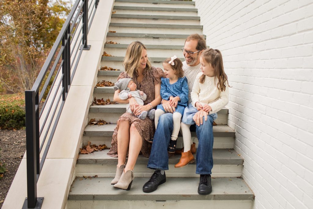 It's the season for family photos, so I'm sharing 5 family photo outfit ideas to wear that coordinate and accent your beautiful family.