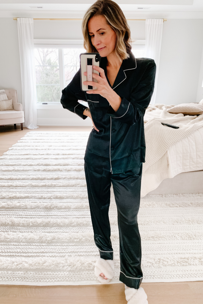 I'm no stranger to a NYE at home with the family, so today I'm rounding up nine cozy NYE outfits for staying in. 
