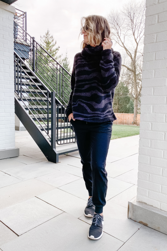 Athleisure: FLEECE PULLOVER + JOGGERS
