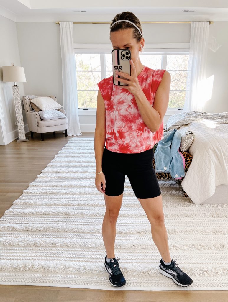 Real #ootd round up, biker shorts, tie dye tank, sneakers