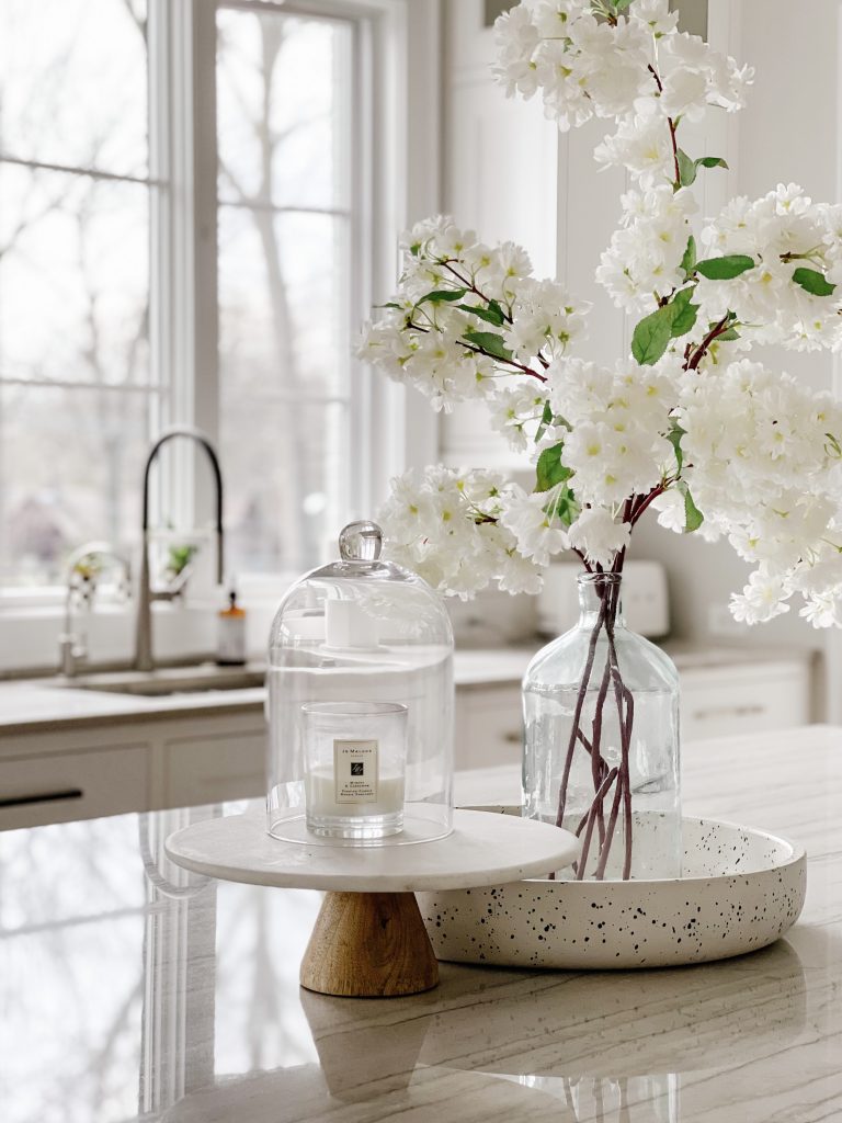 Kitchen island, marble cake stand